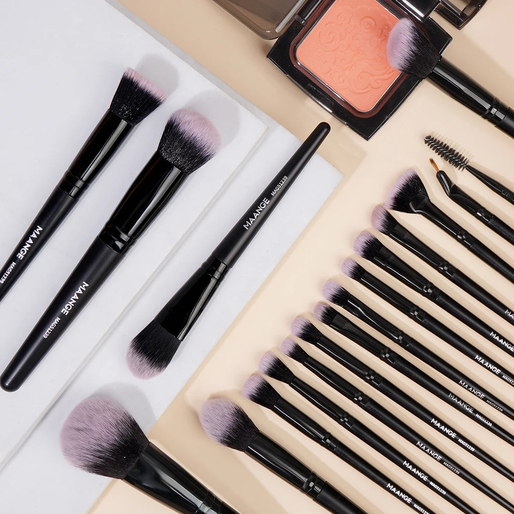 MAANGE Makeup Brushes 18pcs Professional Natural Foundation Eyeshadow Concealer Blending Brush with Storage Box Kabuki Women Kit