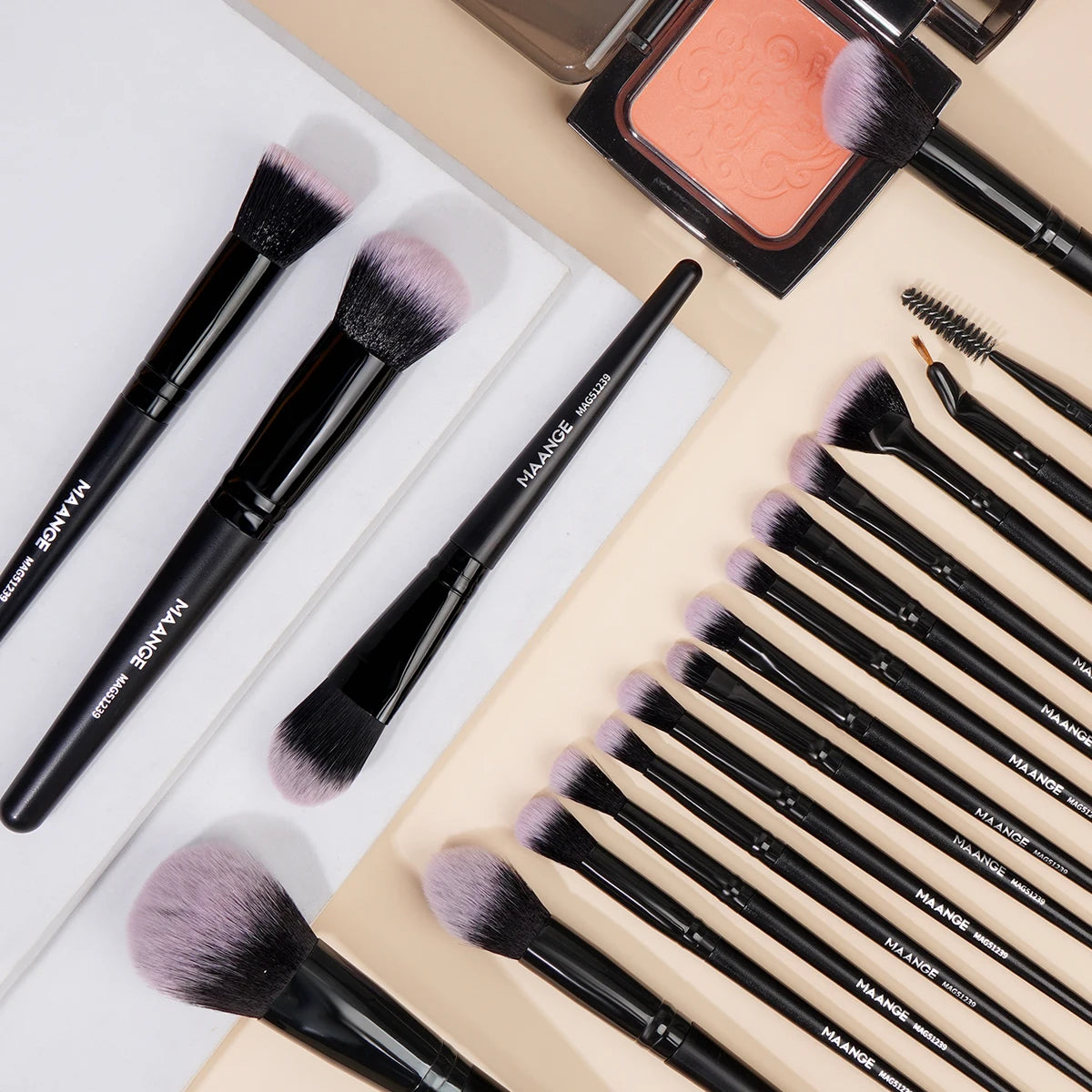 MAANGE Makeup Brushes 18pcs Professional Natural Foundation Eyeshadow Concealer Blending Brush with Storage Box Kabuki Women Kit